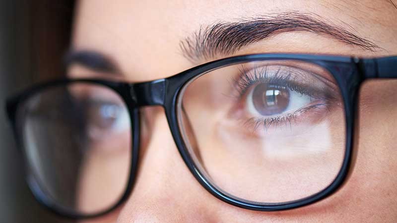 استفاده نکردن از عینک طبی